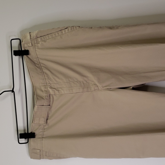 PERRY ELLIS size 33/32 khakies. E60 - Picture 4 of 8